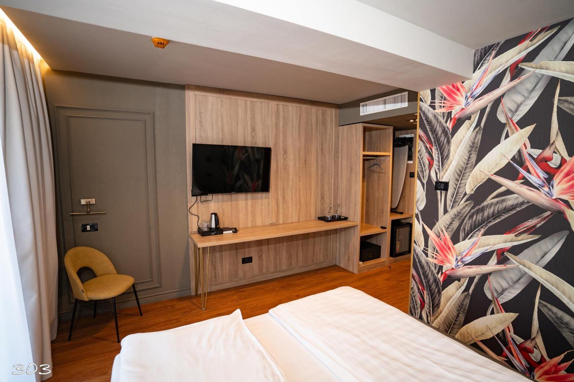 Cosmopolita Boutique Hotel Timisoara Exterior photo