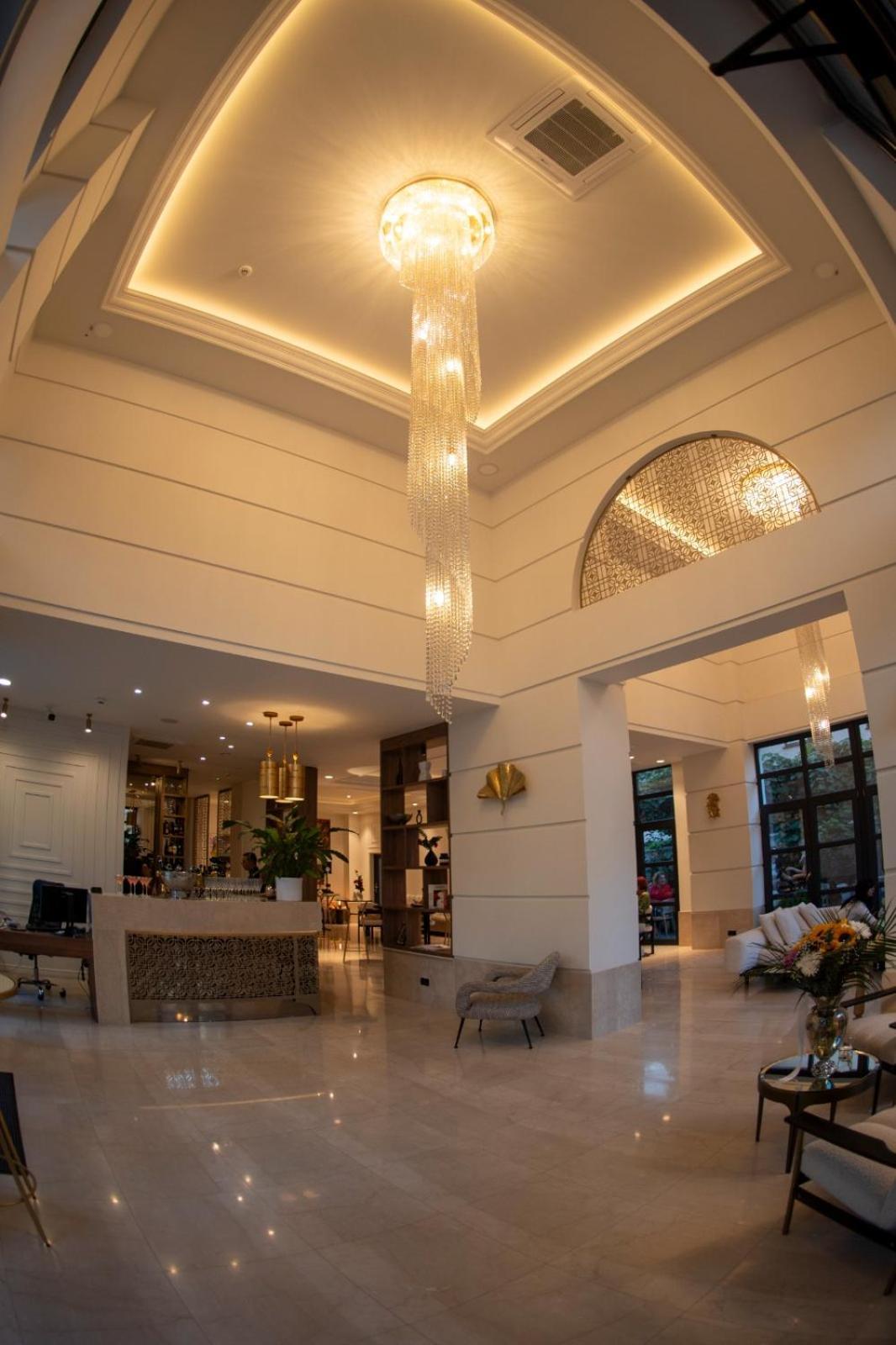 Cosmopolita Boutique Hotel Timisoara Exterior photo